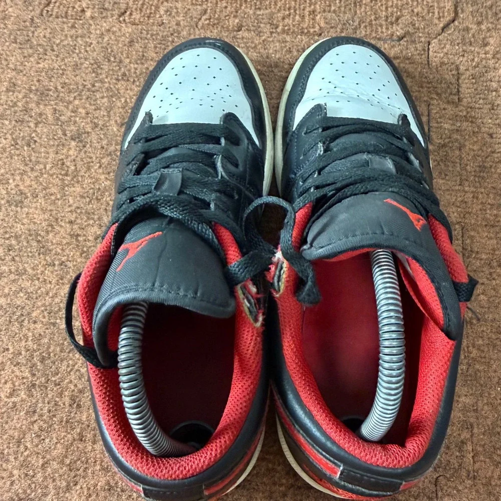 Air Jordan 1 Low Bred Toe Black White University Red 553560 Mens 7Y Womens 8.5
